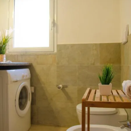 5min Budoni - Con Ampia Veranda Relax Apartment Brunella
