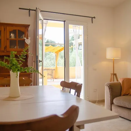 5min Budoni - Con Ampia Veranda Relax Апартаменты Brunella