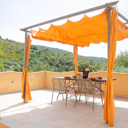 5min Budoni - Con Ampia Veranda Relax Brunella